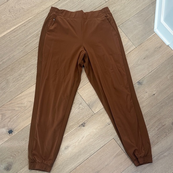 Athleta Pants - Athleta Brown Jogger Pants with side ribbed detail